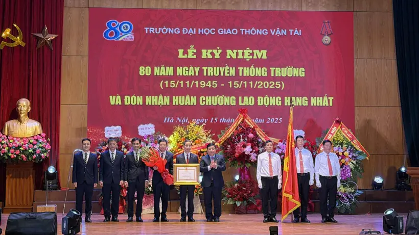 ĐH Giao thông vận tải đón Huân chương Lao động hạng Nhất